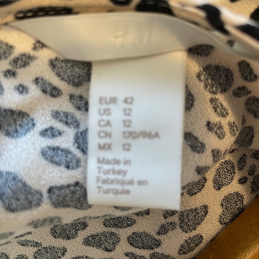 H&M Patterned Black and Cream Midi Dress - Picture 4 of 4